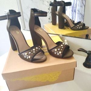 Olive green High Heel Beautiful dress shoes